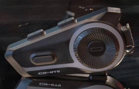 Verbessertes Fahrerlebnis mit fortschrittlichen Bluetooth-Helmkopfh&ouml;rern: Warum der OHMIEX D9 neue Ma&szlig;st&auml;be f&uuml;r die Gruppenkommunikation setzt